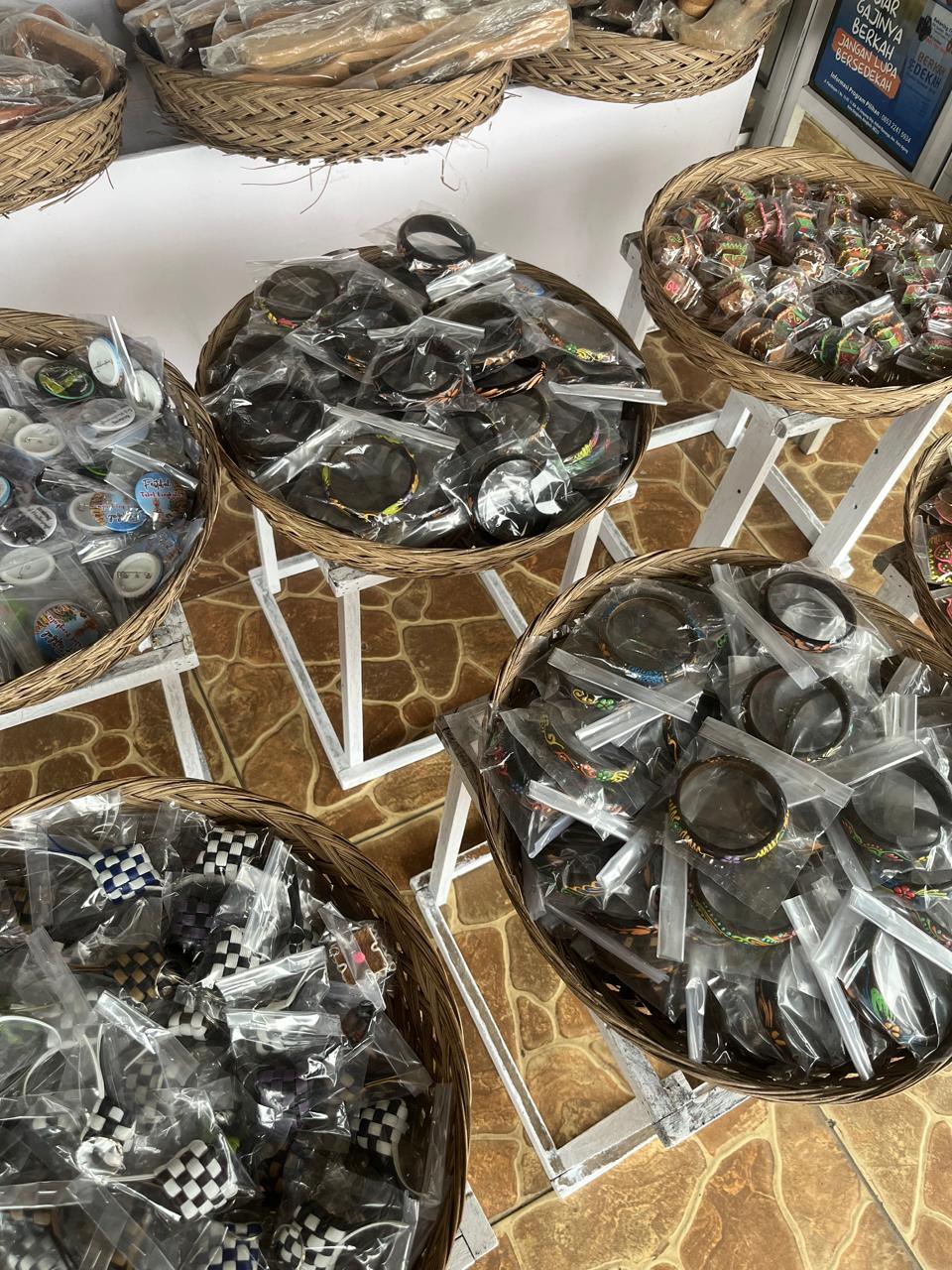 Gelang & Gantungan Kecil (Souvenir)